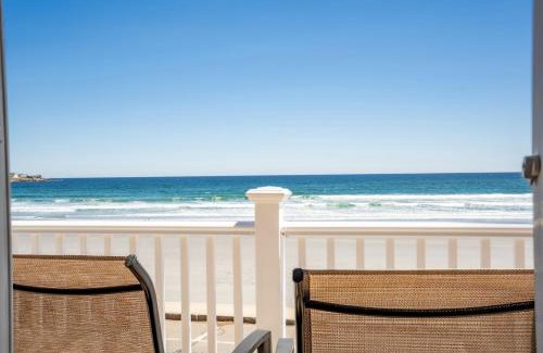 York Beach Casa | Beachfront Pet Friendly Sleeps 15 and BBQ