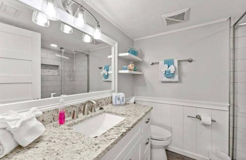Daytona Beach Shores Apartamento | Beachfront Pool Resort Condo with Intracoastal View