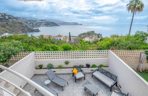 Almuñécar Chalet De Esquí | Primera línea de playa, piscina, casa adosada con vistas al mar.