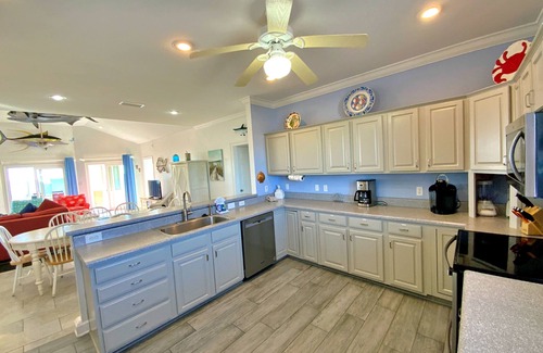 Morgantown Casa | Beachfront! Pools, Tennis, Pets OK!
