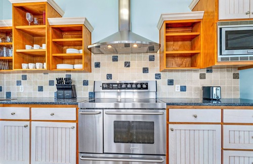 Treasure Beach Village Casa | Beachfront, Private home, dog friendly, heated pool, 4 BR