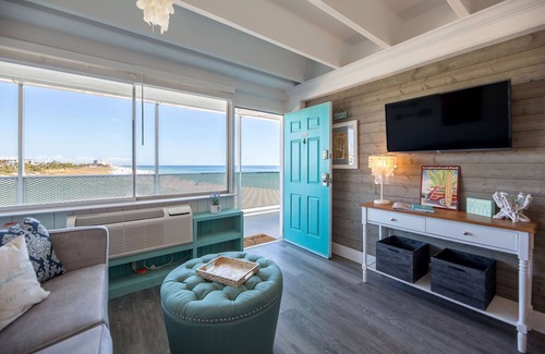Bid-a-wee Beach Condominio | Unidad completamente remodelada en un icono de PCB!
