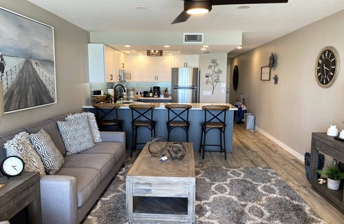 Bonita Springs Condominio | Beachfront Remodeled Condo in Bonita Springs!