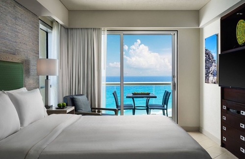 Zona Hotelera Complejo | Beachfront resort with water-sports, excursions, & shopping
