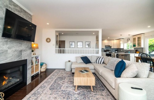 Campbell River Casa | Beachfront | Sandy Shore, Near Mt. Washington