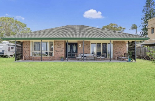 Godwin Beach Casa | BEACHFRONT - Seaview Bungalow