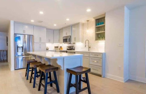 Ono Island Condominio | Beachfront Spanish Key | Steps from Flora Bama | Pools, Hot Tub, Gym & More! | My Beach Getaways