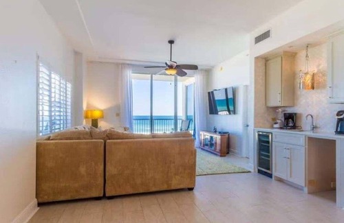 Ono Island Condominio | Beachfront Spanish Key | Steps from Flora Bama | Pools, Hot Tub, Gym & More! | My Beach Getaways