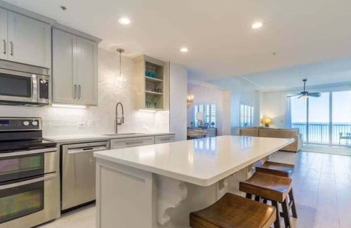 Ono Island Condominio | Beachfront Spanish Key | Steps from Flora Bama | Pools, Hot Tub, Gym & More! | My Beach Getaways