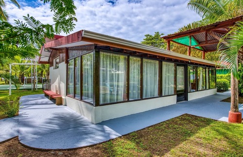 Parrita Casa | Beachfront Studio 4, Playa Palo Seco