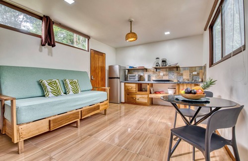 Cahuita Apartamento | Beachfront Studio - Direct Beach Access, AC & Fast WiFi