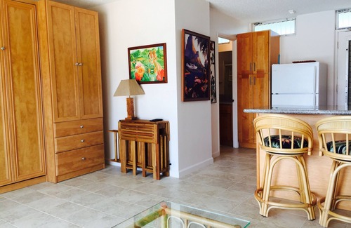Makaha Condominio | Beachfront Studio located on the 5th floor overlooking Makaha Beach