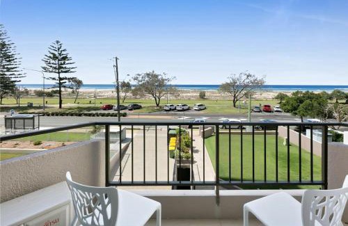 Coolangatta Apartamento | Beachfront Studio with Balcony & Stunning Views
