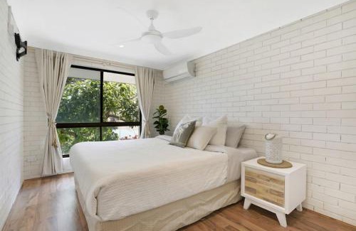 Buddina Apartamento | Beachfront Styled 2 BR Apt w Pool at Buddina