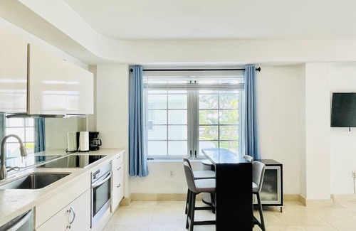 South Beach Apartamento | Beachfront Suite in the Carlyle Hotel on Ocean Drive in South Beach Miami