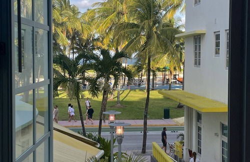 South Beach Apartamento | Beachfront Suite in the Carlyle Hotel on Ocean Drive in South Beach Miami