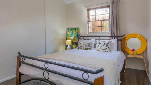 Vincentia Casa | Beachfront- The Art Cottage- Pet Friendly