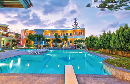 Kato Stalos Apartamento | Beachfront Two Bedroom Apartment with kitchenette. Lia Bechfront Apartments