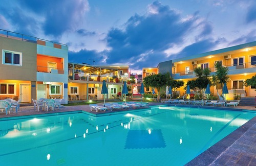 Kato Stalos Apartamento | Beachfront Two Bedroom Apartment with kitchenette. Lia Bechfront Apartments