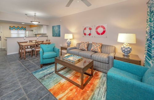 Panama City Beach Apartamento | Villa con vistas a la playa | Sparkling Outdoor Pool + Hot Tub + 2 Miles to Pier Park