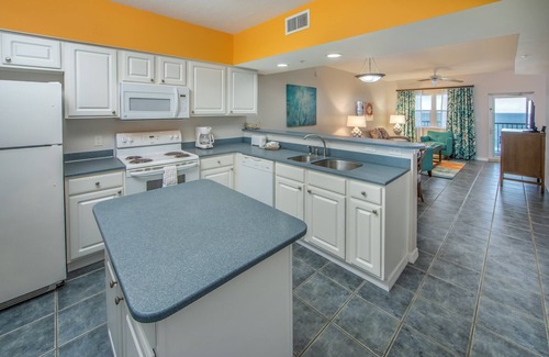 Panama City Beach Apartamento | Villa con vistas a la playa | Sparkling Outdoor Pool + Hot Tub + 2 Miles to Pier Park