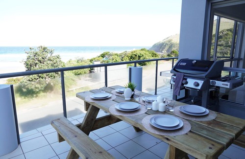 Blueys Beach Casa | Beachfront Views - Sleeps 6 comfortably + Pets welcomed!