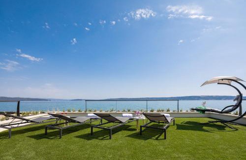 Kastela Villa | Beachfront Villa Armeria with Pool