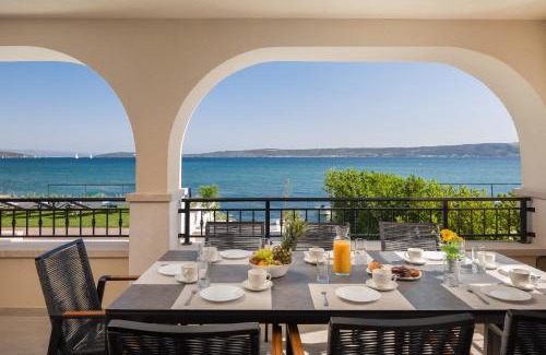 Kastela Villa | Beachfront Villa Armeria with Pool