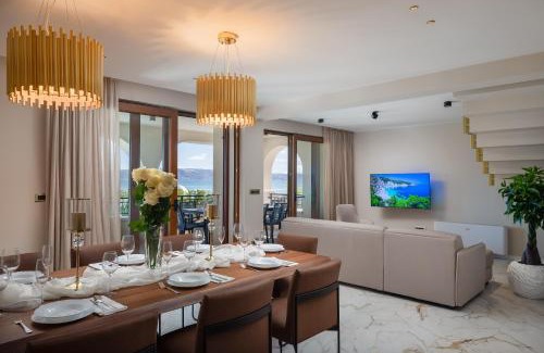 Kastela Villa | Beachfront Villa Armeria with Pool