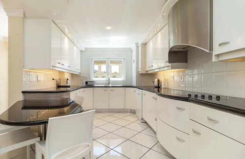 Hout Bay Villa | Beachfront Villa, Beach Club, Houtbay