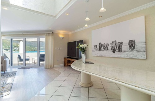 Hout Bay Villa | Beachfront Villa, Beach Club, Houtbay