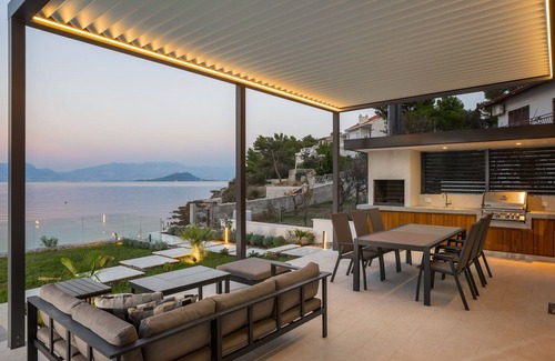 Slatine Villa | Beachfront Villa Grey Martini with Pool