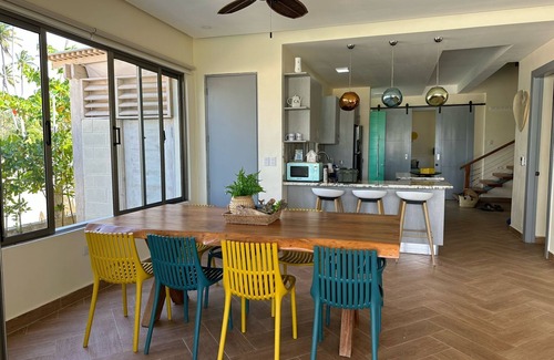 El Limon Casa | Beachfront Villa perfect for a family getaway! Pet-friendly + services.