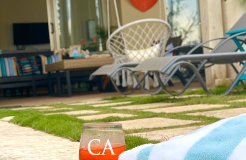 El Limon Casa | Beachfront Villa perfect for a family getaway! Pet-friendly + services.