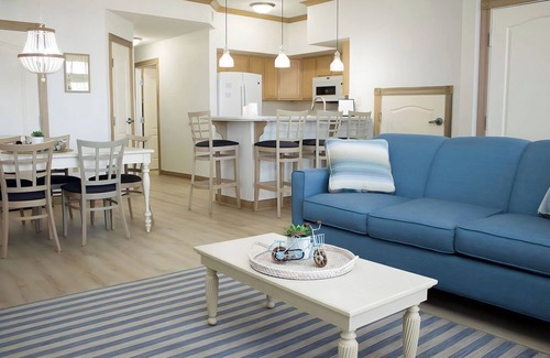 Sheboygan Villa | Executive Beachfront Villa: Sleeps 8!