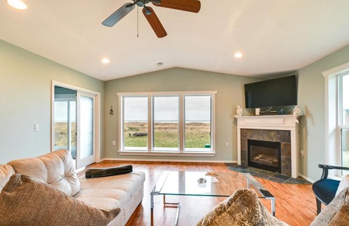 Westport Casa | Beachfront Westport Home with Deck!