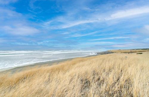 Westport Casa | Beachfront Westport Home with Deck!