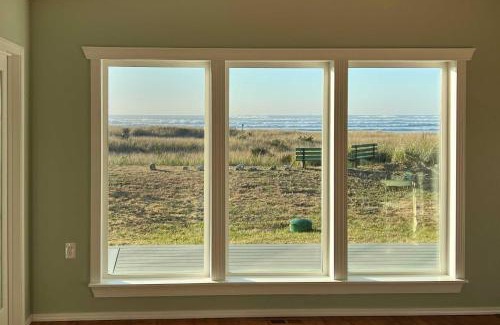 Westport Casa | Beachfront Westport Home with Deck!