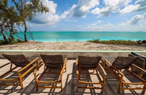 Rokers Point Casa | Beachfront White Palm Villa - Tar Bay