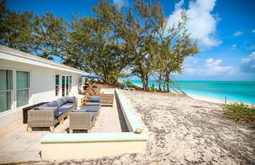 Rokers Point Casa | Beachfront White Palm Villa - Tar Bay