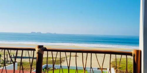 Ixtapa - Zihuatanejo Casa | Beachfront White Villa in Playa Blanca