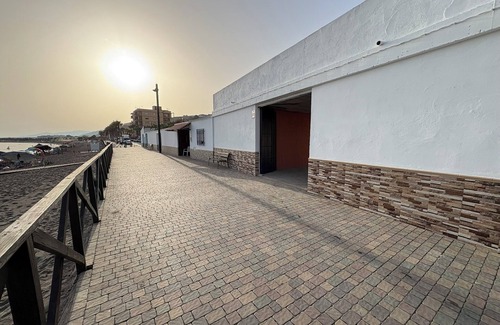 Albunol Casa | Beachfront with barbecue. Ideal for families