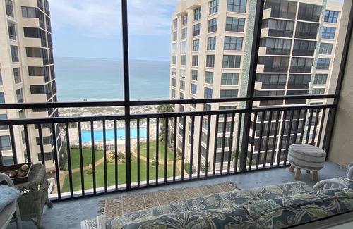 Golden Beach Condominio | Beachfront with gorgeous costal views! - minimum 3 month stay