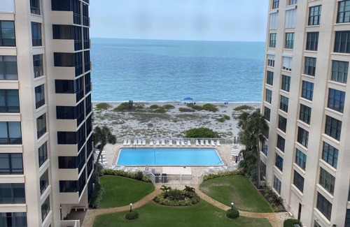 Golden Beach Condominio | Beachfront with gorgeous costal views! - minimum 3 month stay