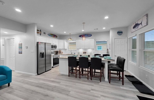 Port Bolivar Casa | BeachfrontHeatedPool!HotTub!Weddings!EventParking!Sleep24!Pets!Starlink!PuttPutt