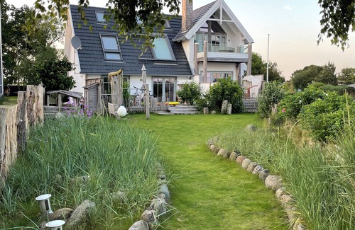 Fehmarnsund Apartamento | BEACHHOUSE-FEHMARN I Apartment Westwind I Sea view & directly on the beach I Fireplace