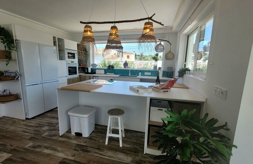 Denia Villa | Villa cerca de la playa con piscina de agua salada, hidromasaje, cocina al aire libre, vista a la montaña para 10