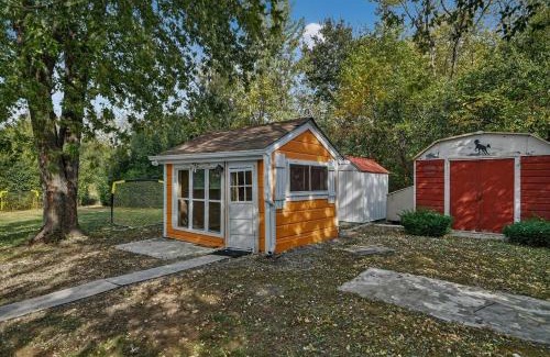 Waukegan Casa | Beachpark Retreat Home-Huge outdoor fun, Game,Navy