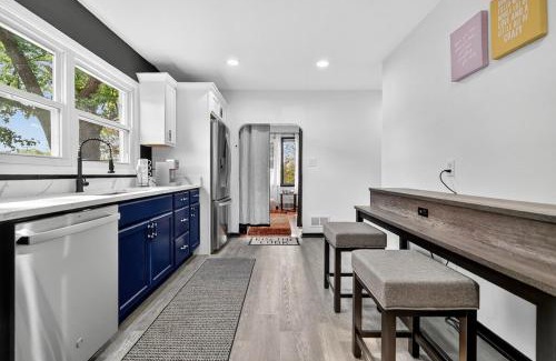 Waukegan Casa | Beachpark Retreat Home-Huge outdoor fun, Game,Navy