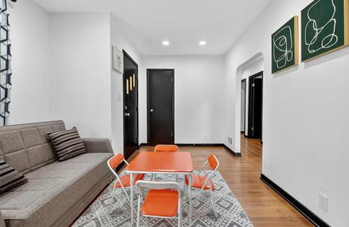 Waukegan Casa | Beachpark Retreat Home-Huge outdoor fun, Game,Navy